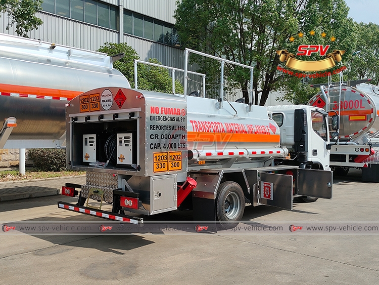 2 Dispensers Refueling Truck FOTON - Left Back Side View